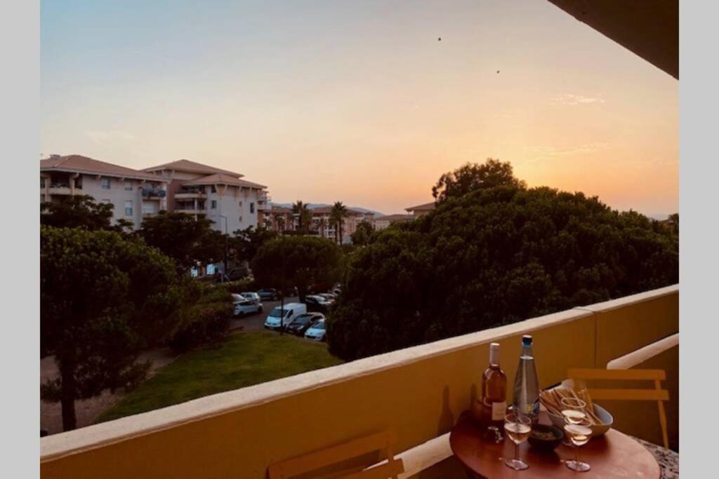 Superbe Appartement A 100M De La Mer, Et A Cote De La Base Nature Fréjus المظهر الخارجي الصورة